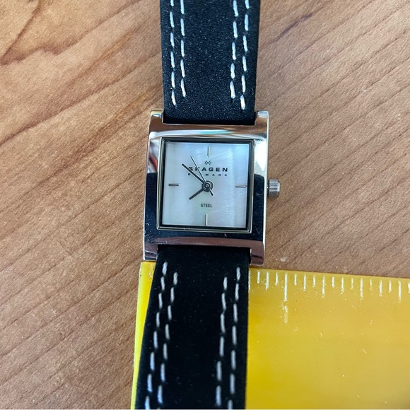 Skagen Women\'s Wristwatch Mother of Pearl Face Black Leather Band Analog Watch main image 5